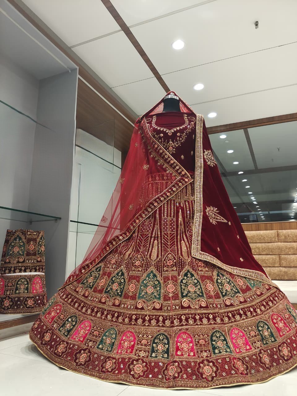 👑 magnificent bridal lehenga (copy) 👑 magnificent bridal lehenga (copy)